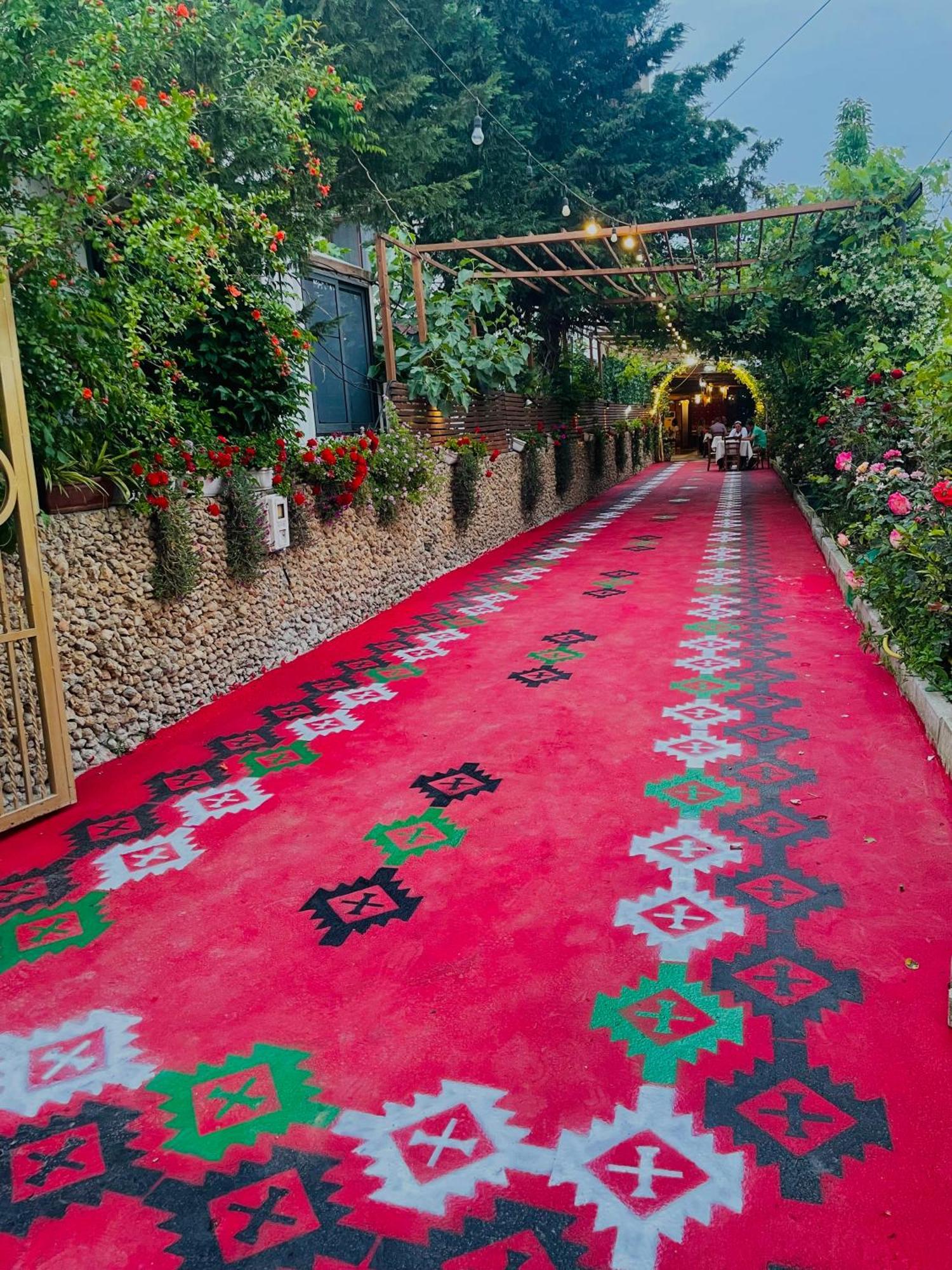 Te Bujtina Hotel- Cozy Stay With Traditional Breakfast Near Beach Golem  Exteriér fotografie