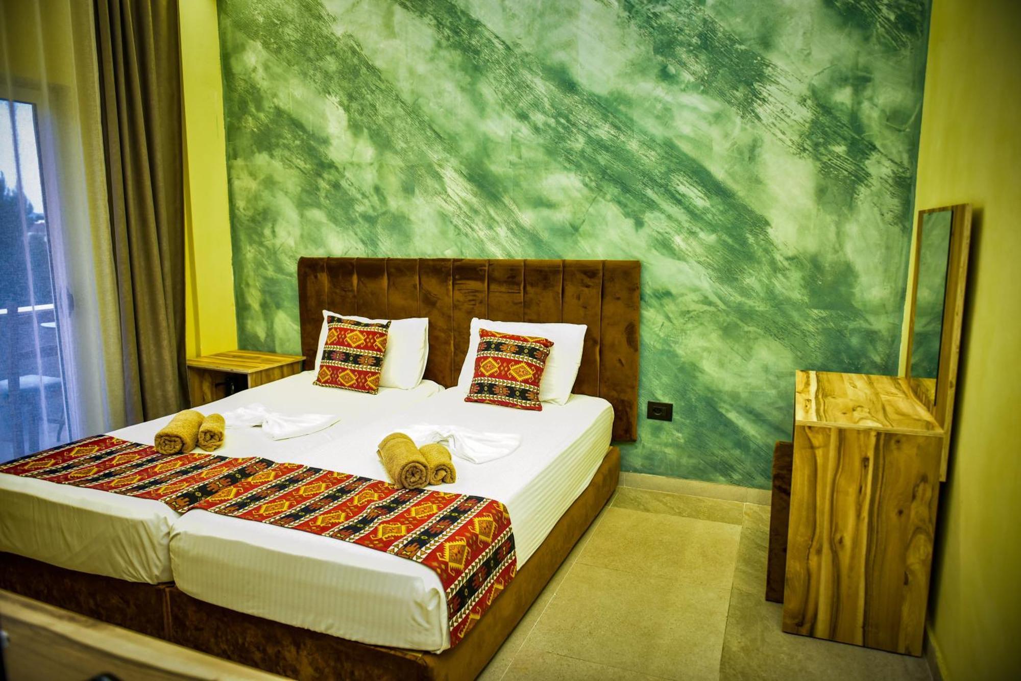 Te Bujtina Hotel- Cozy Stay With Traditional Breakfast Near Beach Golem  Exteriér fotografie