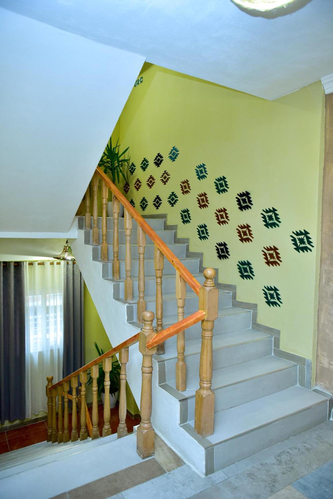 Te Bujtina Hotel- Cozy Stay With Traditional Breakfast Near Beach Golem  Exteriér fotografie