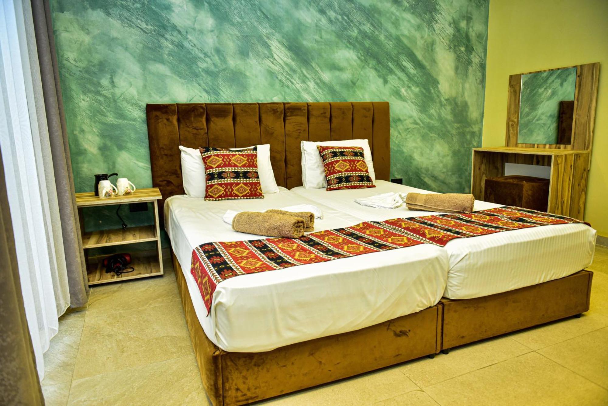 Te Bujtina Hotel- Cozy Stay With Traditional Breakfast Near Beach Golem  Exteriér fotografie