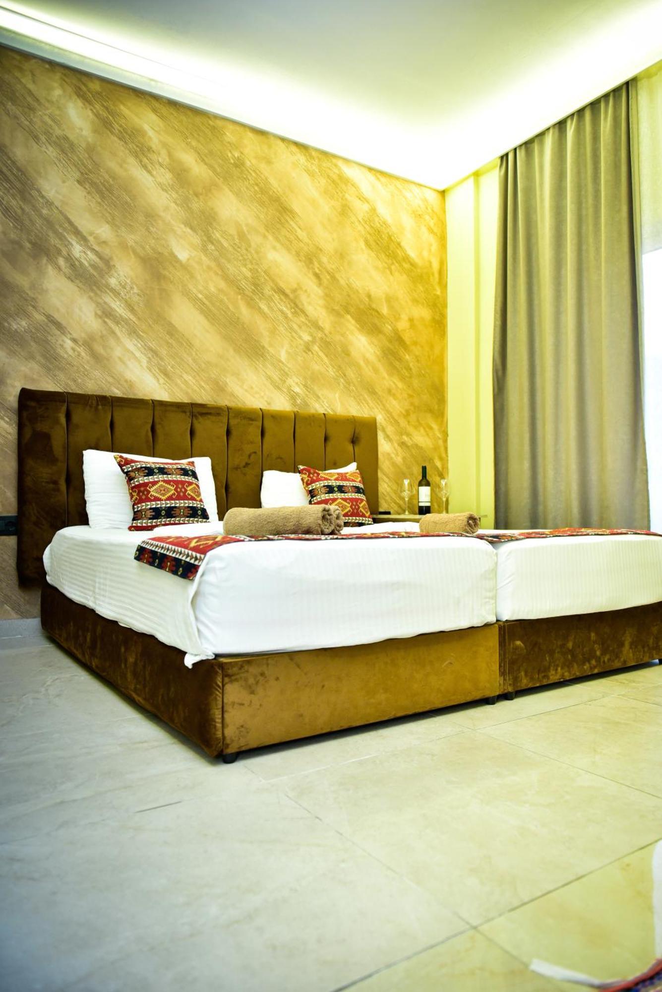 Te Bujtina Hotel- Cozy Stay With Traditional Breakfast Near Beach Golem  Exteriér fotografie