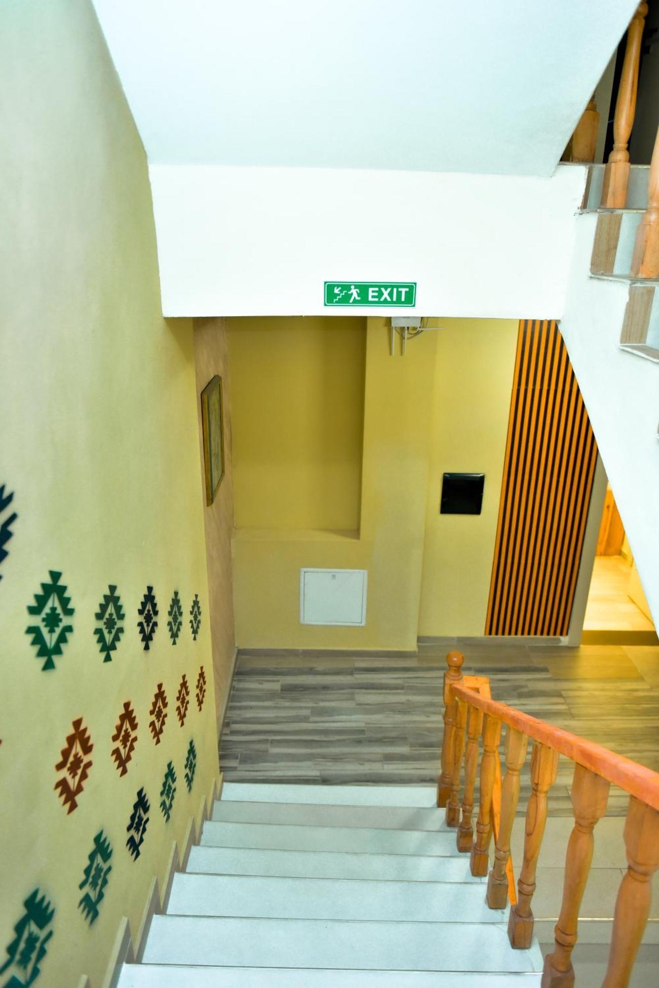 Te Bujtina Hotel- Cozy Stay With Traditional Breakfast Near Beach Golem  Exteriér fotografie
