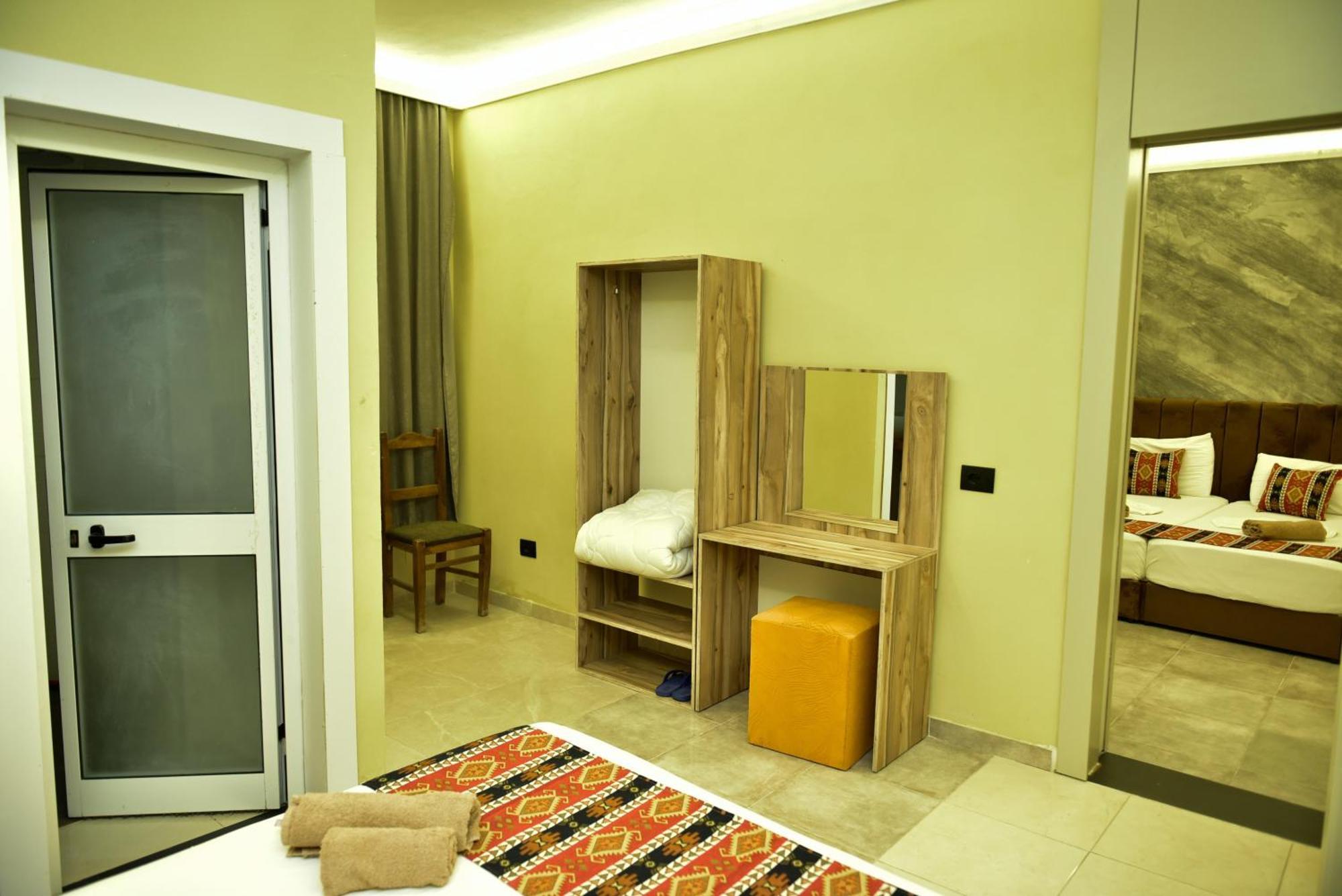 Te Bujtina Hotel- Cozy Stay With Traditional Breakfast Near Beach Golem  Exteriér fotografie